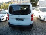 Opel Vivaro Kombi M - Opel Vivaro mit Diesel-Antrieb
