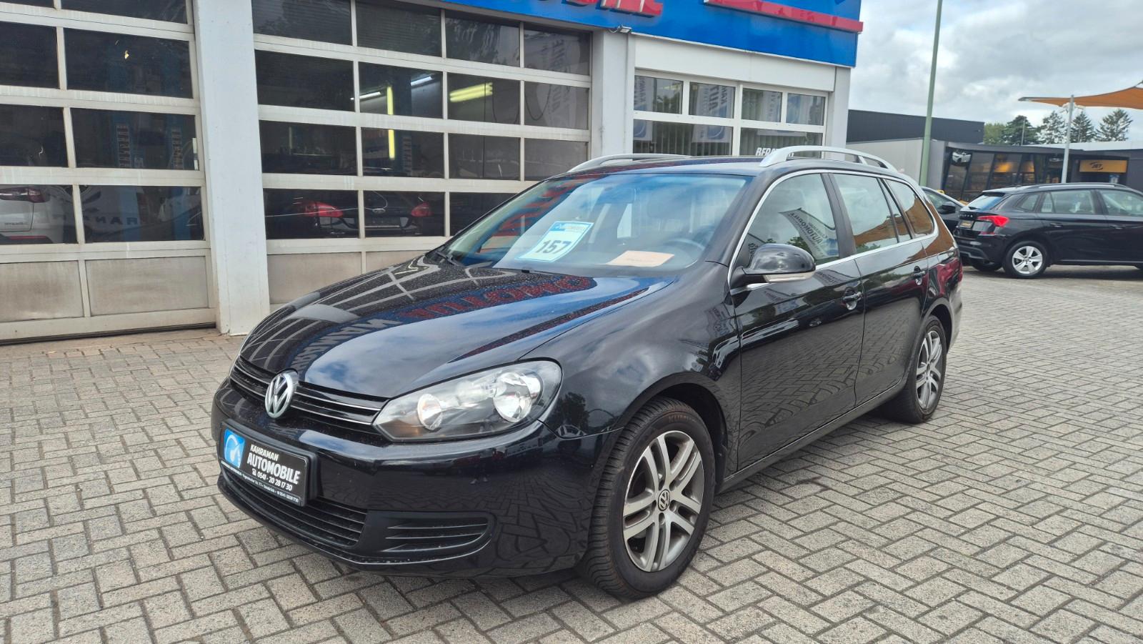 Volkswagen Golf 2011 — салон