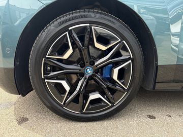 BMW iX xDrive50 Sportpaket HK HiFi DAB Pano.Dach