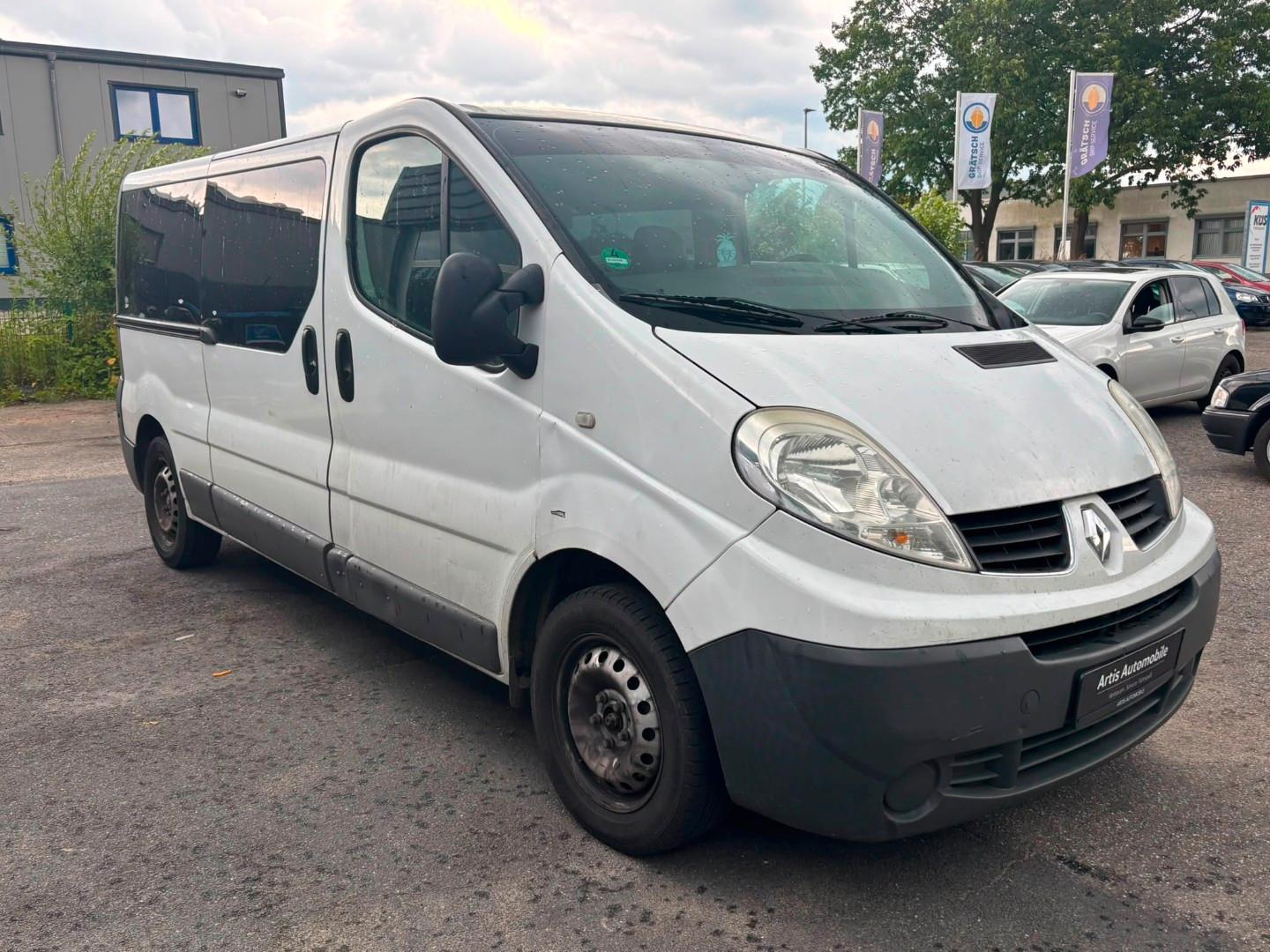 Renault Trafic 2008 — interior