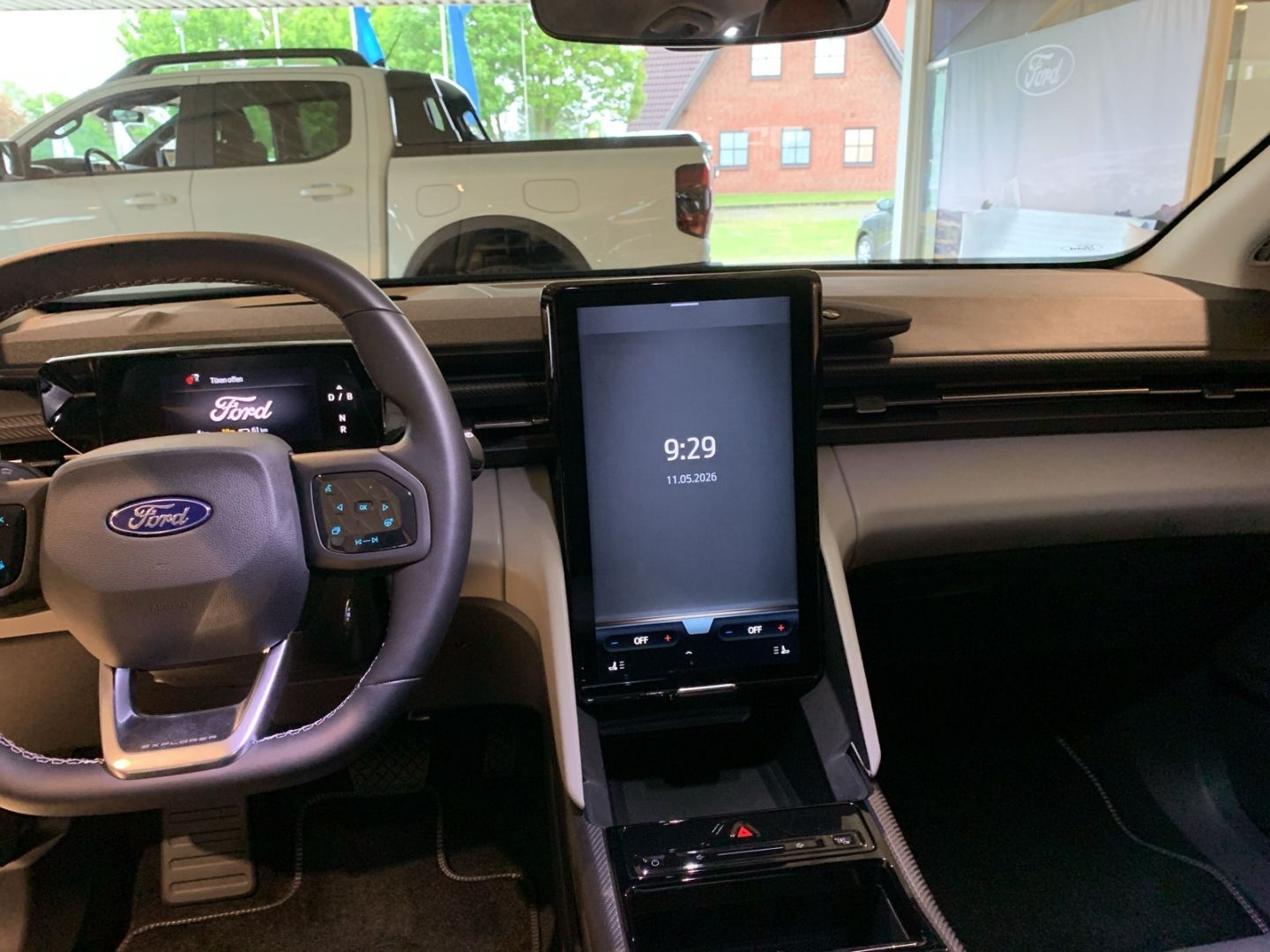 Fahrzeugabbildung Ford Explorer Premium RWD 52 kWh, Wärmepumpe, Matrix
