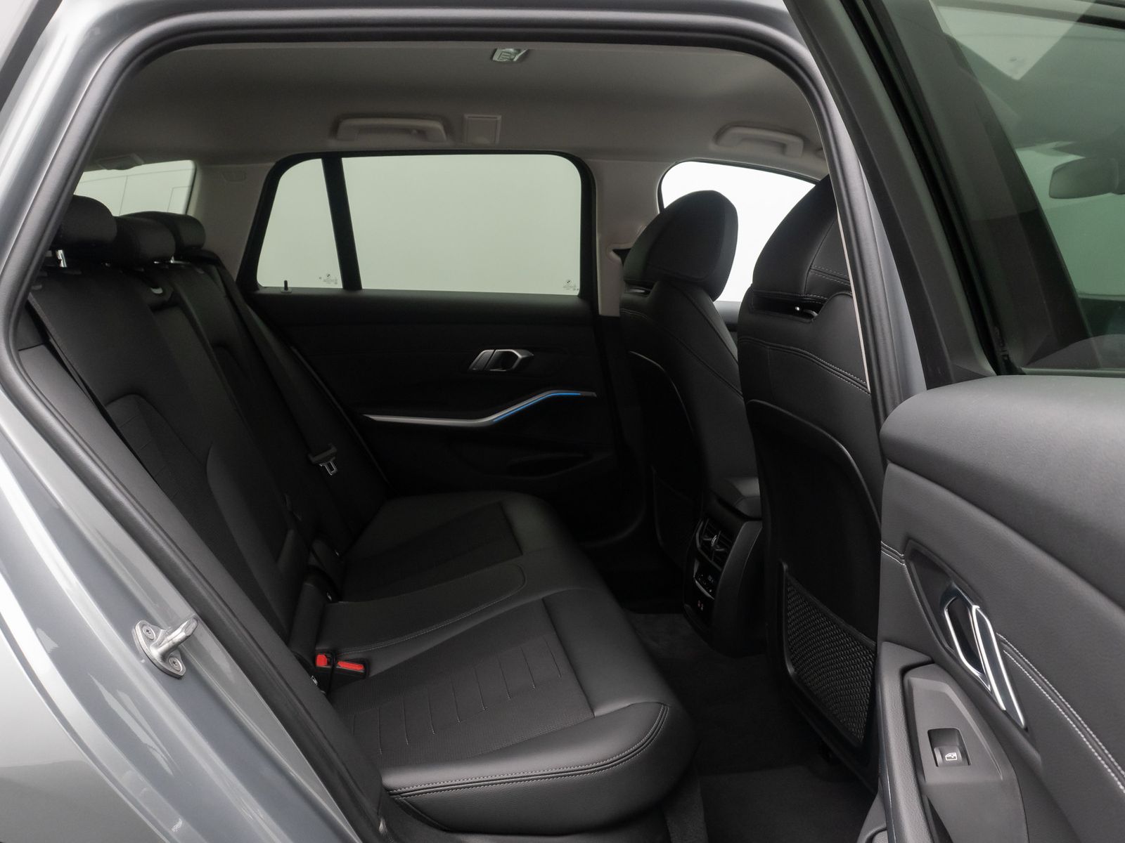 Fahrzeugabbildung BMW 330e Stop&Go Kamera DAB Komfort Leder Sport