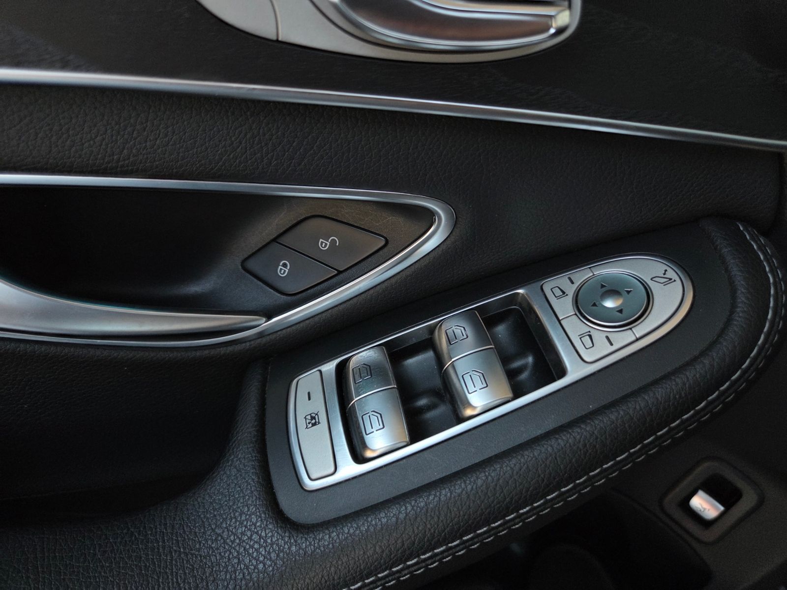 Fahrzeugabbildung Mercedes-Benz C 200 Avantgarde AHK MEMORY LED NAVI