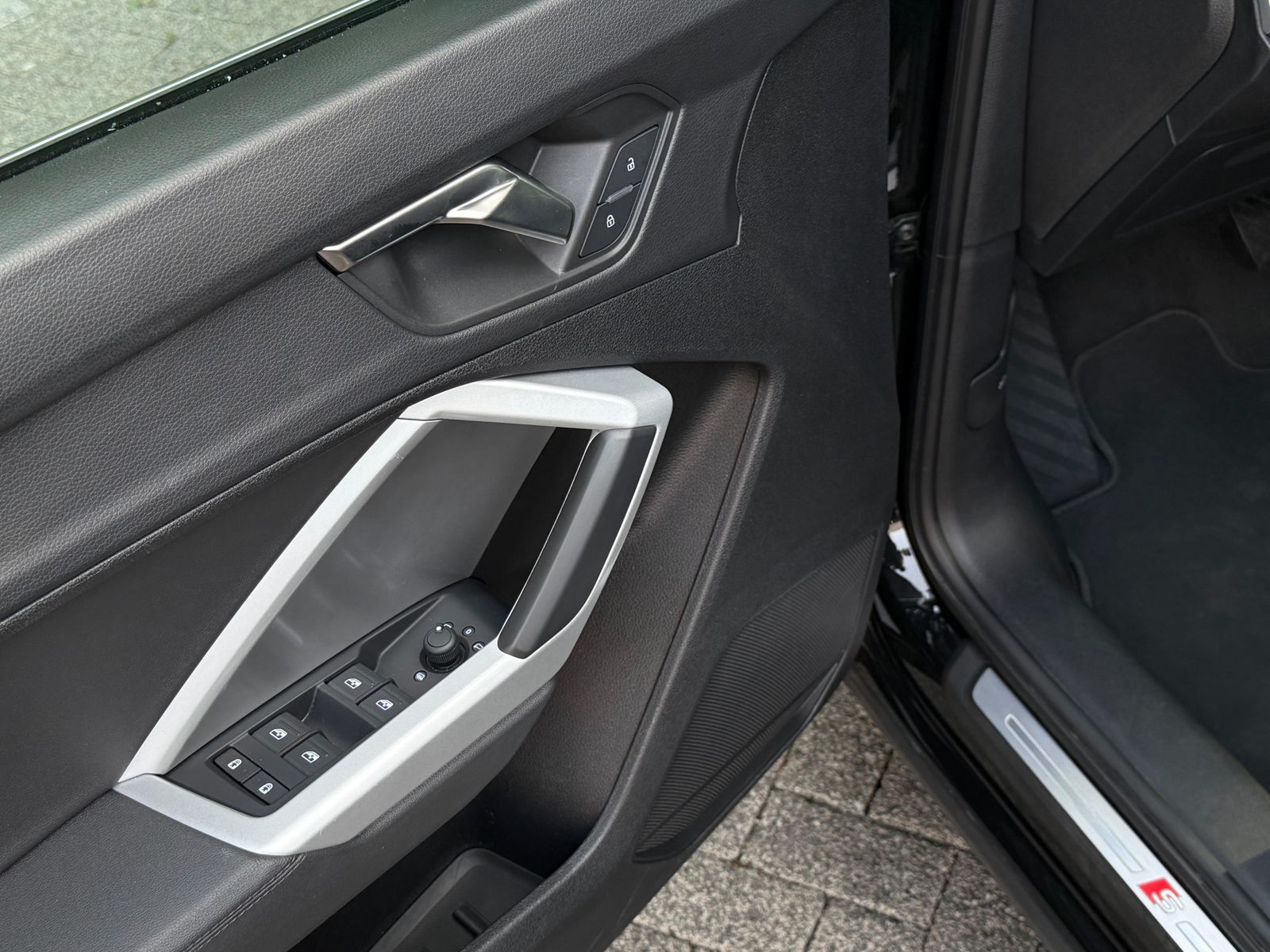 Fahrzeugabbildung Audi Q3 Sportback 35TDI S-tr. S Line LED+PANO+NAV+SHZ