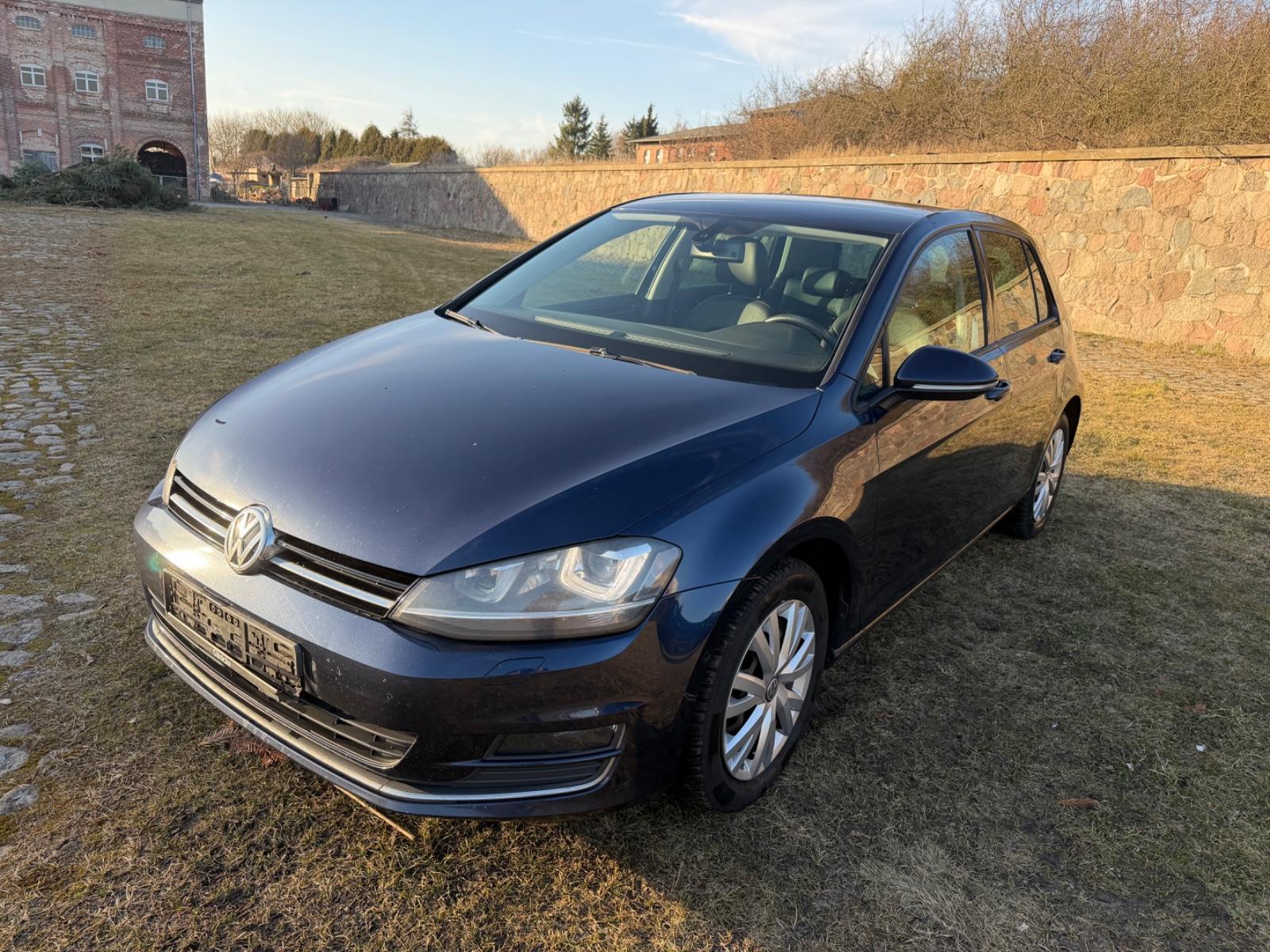 Volkswagen Golf 7 / Bi Xenon / Navi / Massage / Kamera /