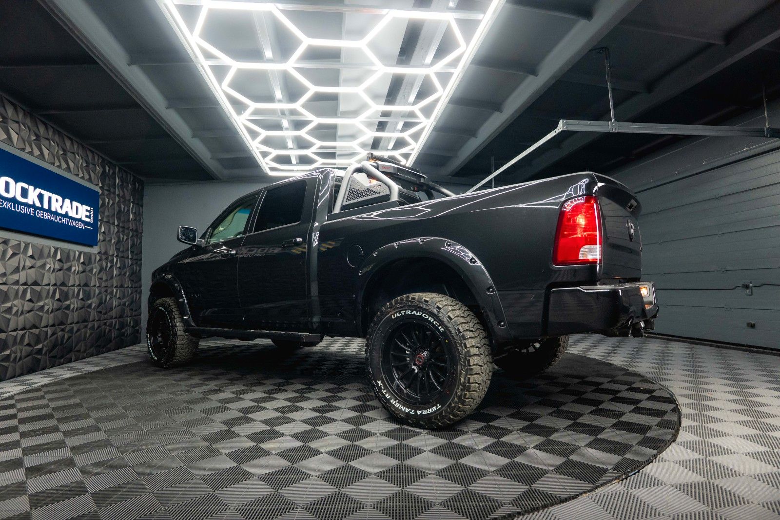 Fahrzeugabbildung Dodge RAM 5.7 V8 HEMI 4x4 Sport OFFROAD Night LONGBED