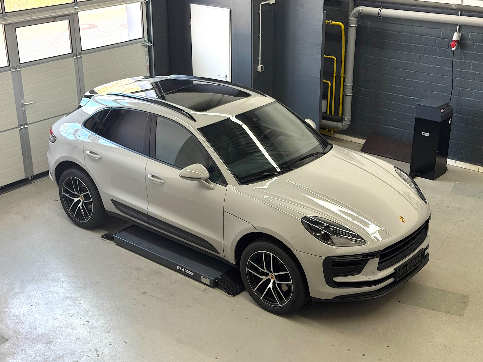 Porsche Macan Kreide Sitzluft Pano Kamera AHK Sportrohre