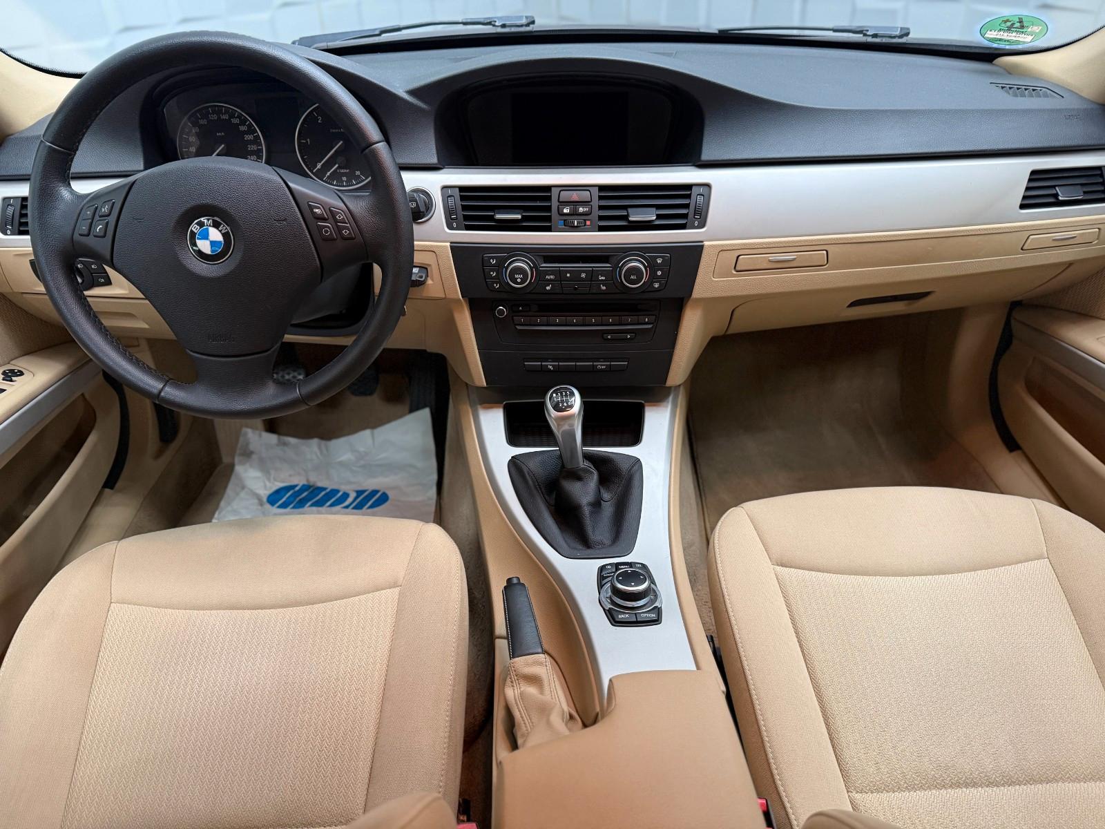 BMW 318 2011 — photo 8