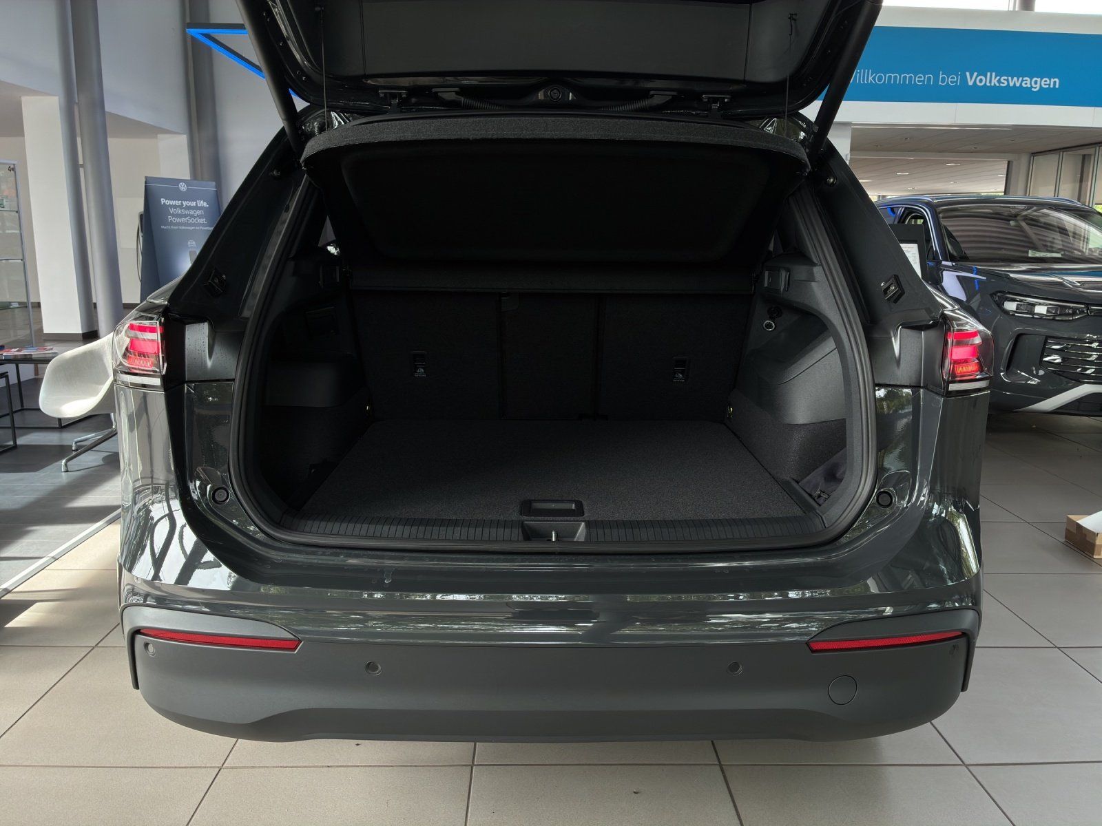 Fahrzeugabbildung Volkswagen Tiguan 2.0 TSI 4Motion W Life 360,AHK,Kamera,LED