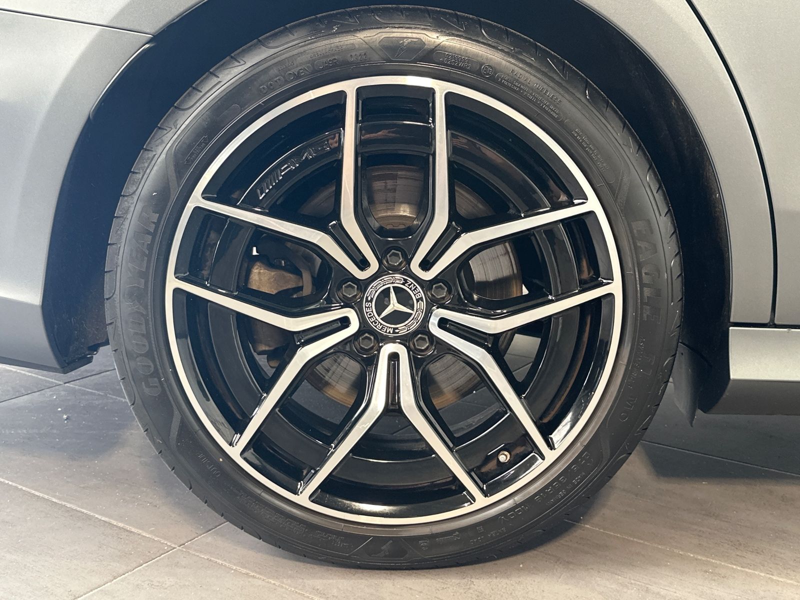 Fahrzeugabbildung Mercedes-Benz E 400d T 4Matic AMG-Line NAV+LED+360GRAD