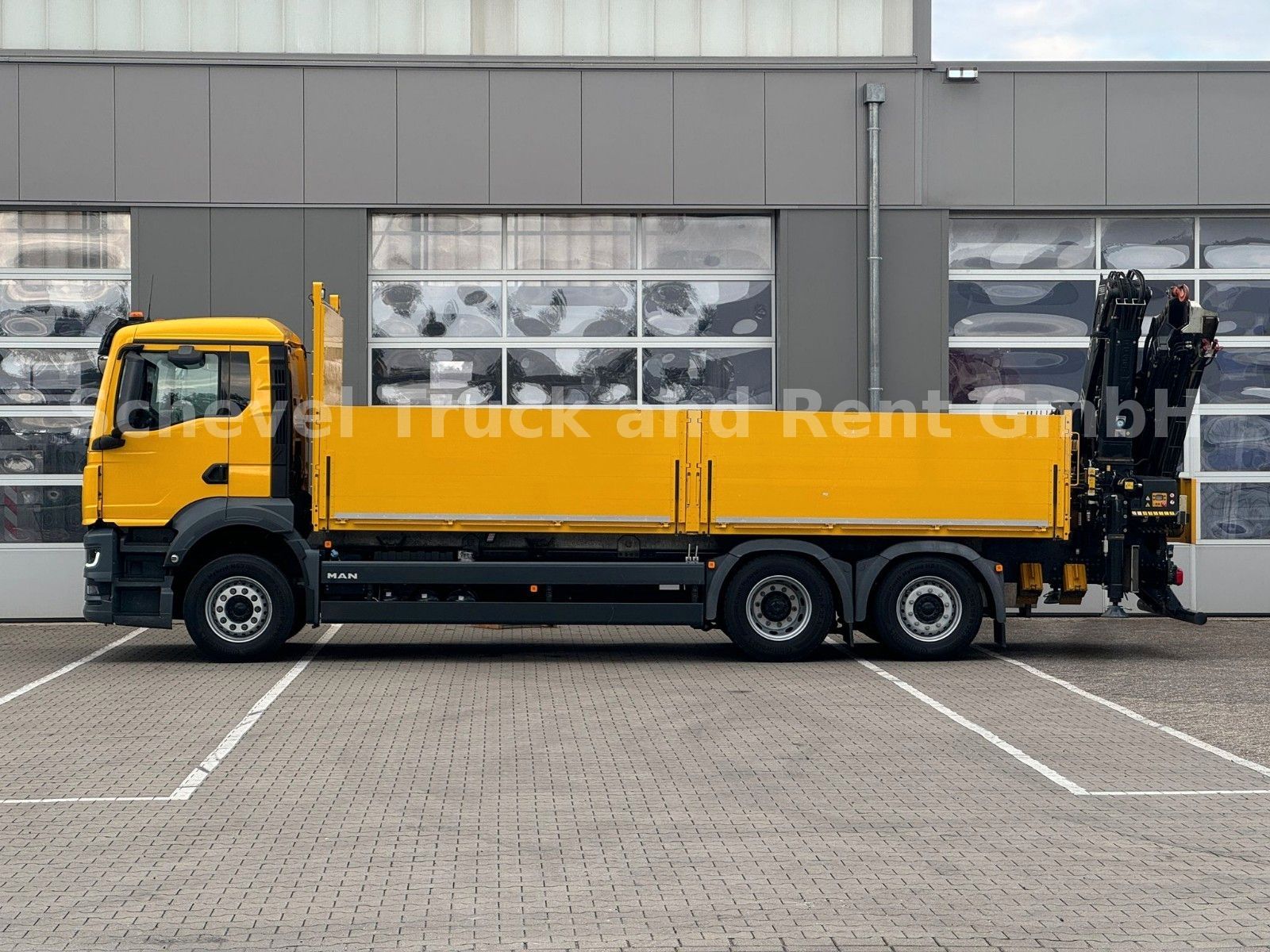 Fahrzeugabbildung MAN TGS 26.430 6x2-4 Pritsche mit FASSI F235
