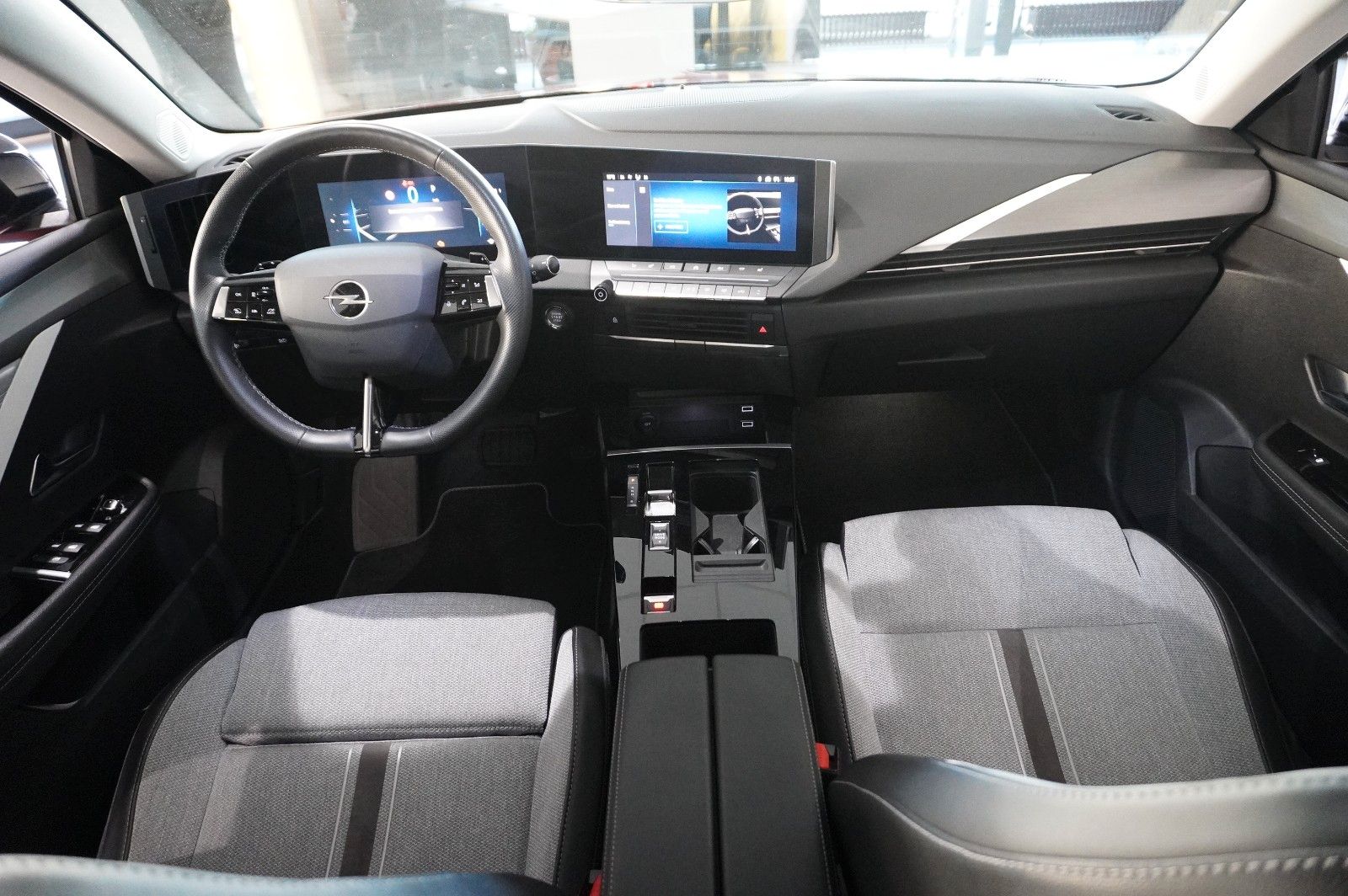 Fahrzeugabbildung Opel Astra L Lim. 1.6 HYBRID ELEGANCE NAVI/KAMERA/AHK