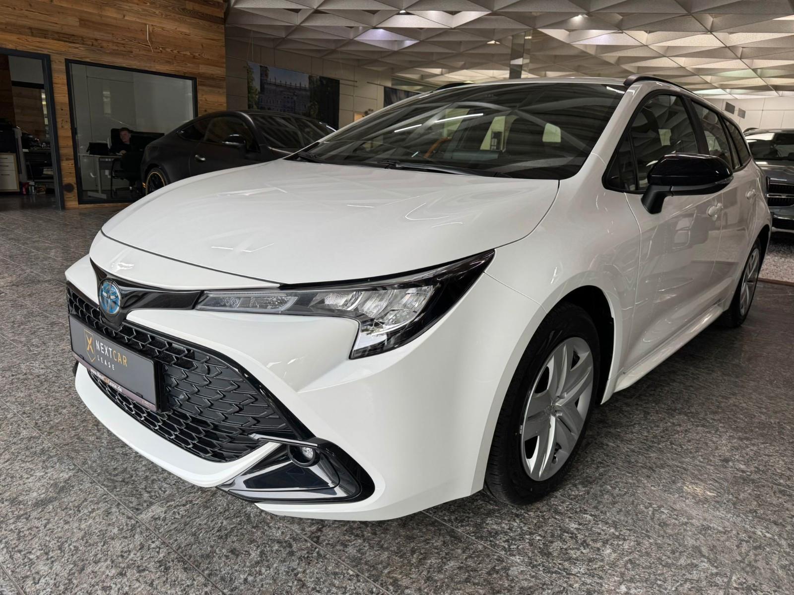Toyota Corolla 1,8 Hybrid Black & White Touring Sports