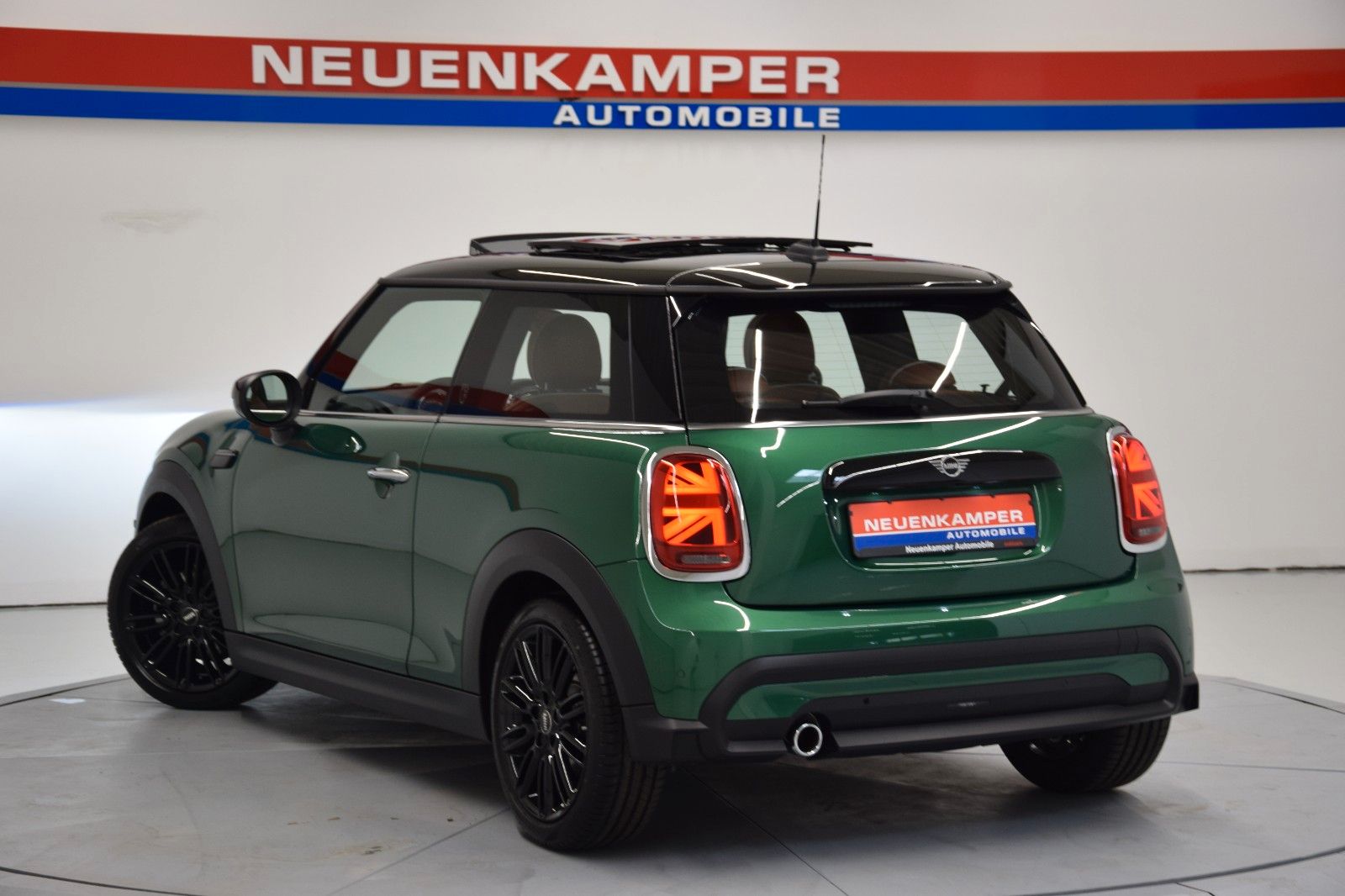 Fahrzeugabbildung MINI Cooper MiniYours Trim Special Edition Pano Leder