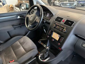 Volkswagen Touran Highline DSG *PANO*SHZ*NAVI*PDC*TEMPOMAT*