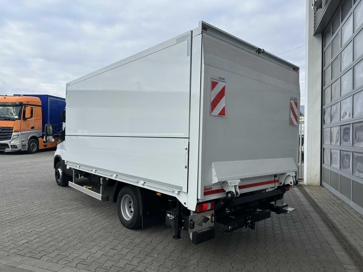 Fahrzeugabbildung Iveco Daily 70C18 HA8 *LBW*Schwenkwandkoffer*