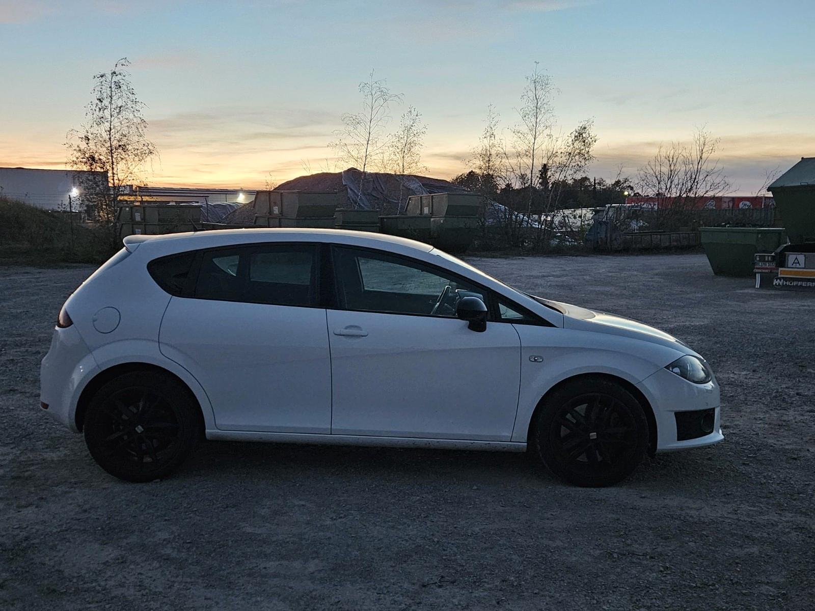 Seat Leon Cupra 2.0 TFSI 286 ch BVM / 1ère main / Alcantara / Bi-Xénon / Sièges chauffants