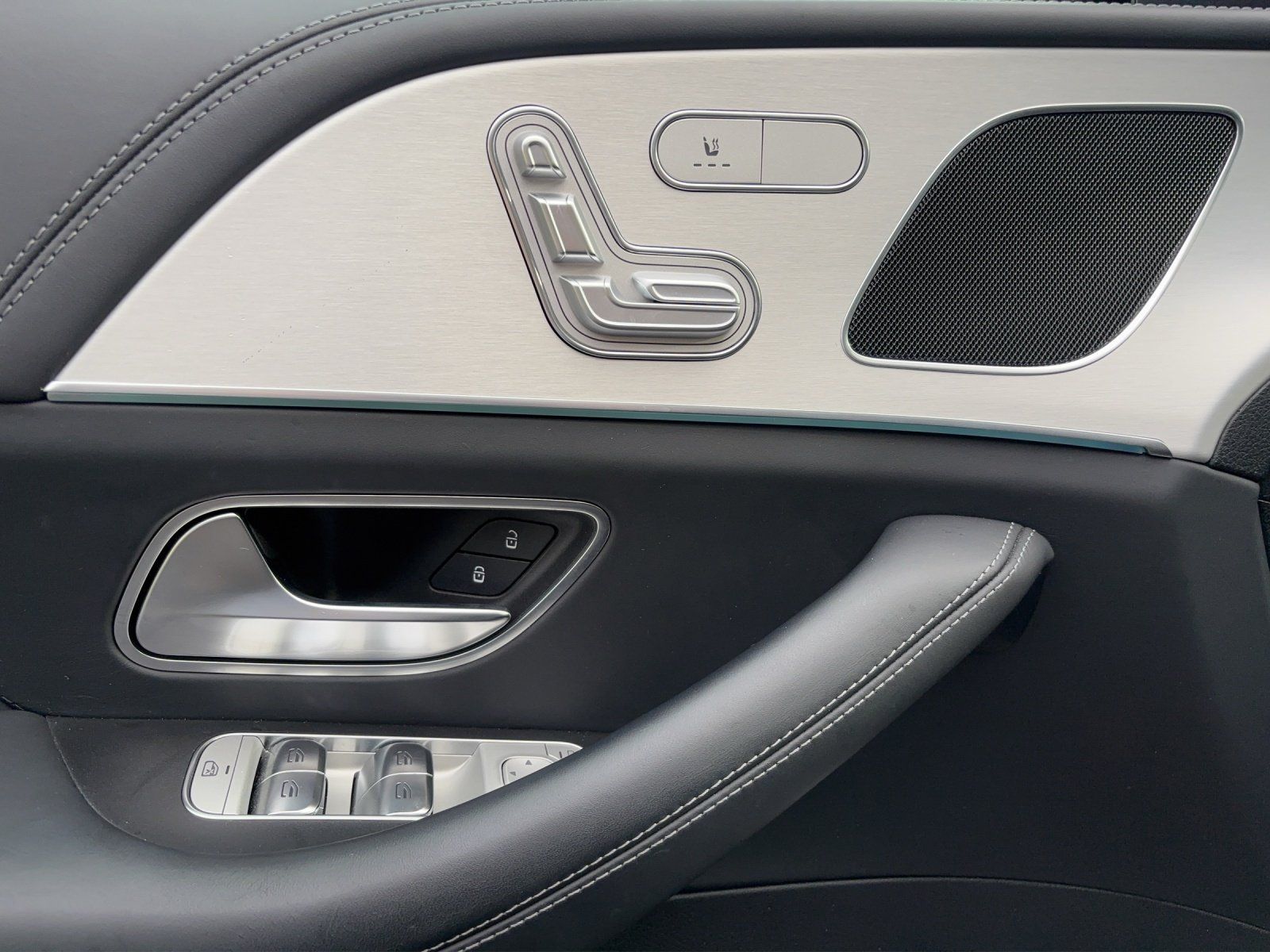 Fahrzeugabbildung Mercedes-Benz GLE 63 AMG Pano DISTRO Nappa AHK Kamera MLED EDW