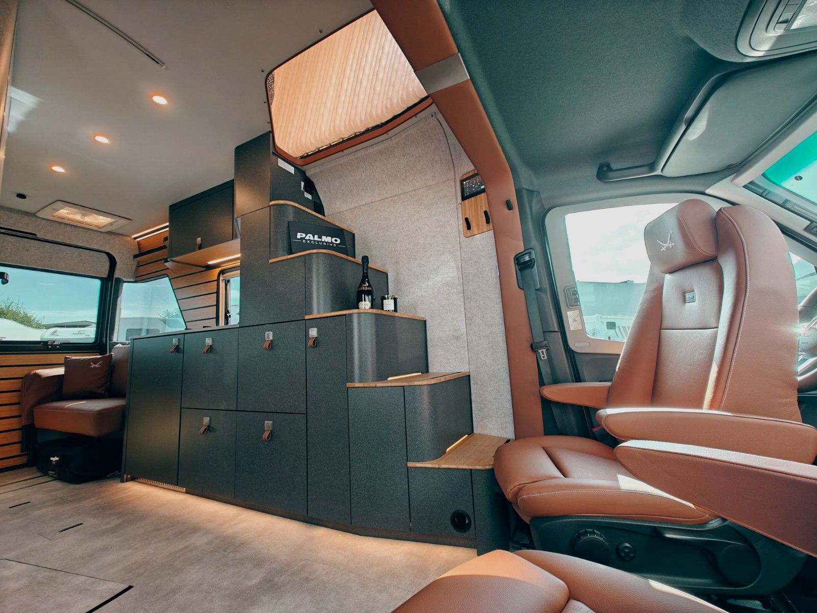 Fahrzeugabbildung HYMER / ERIBA / HYMERCAR VENTURE S 4x4 SANSIBAR® LTD. 1 OF 7 by palmo
