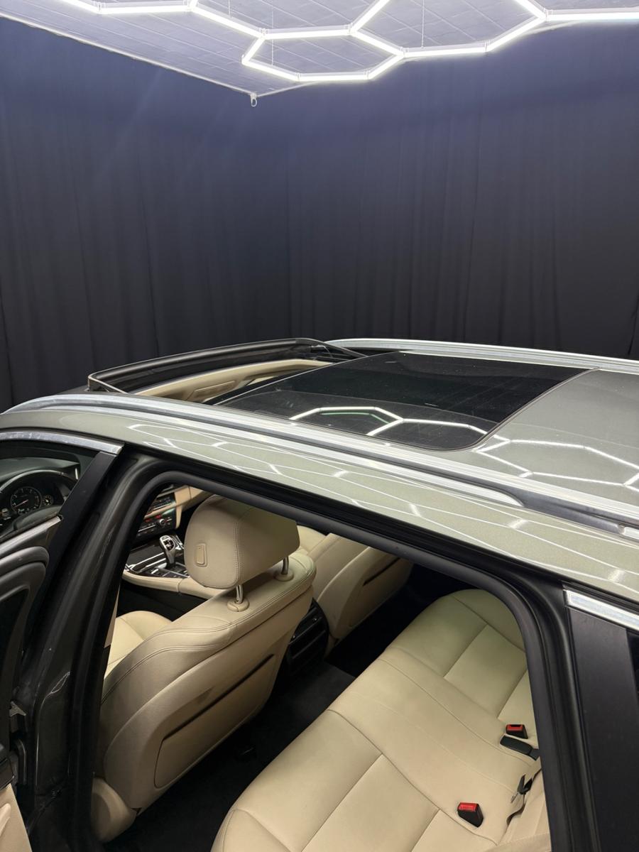 BMW 530D XDRIVE 258ch - TOIT PANORAMIQUE - CUIR DAKOTA - SIÈGES CHAUFFANTS - GPS PROFESSIONAL - SUSPENSION PNEUMATIQUE