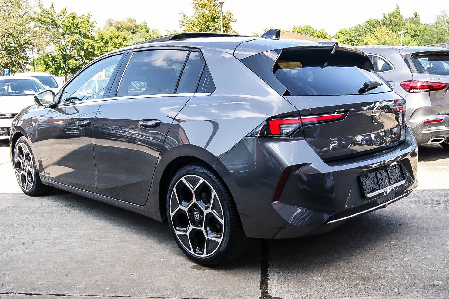 Fahrzeugabbildung Opel Astra L 1.5 Diesel ULTIMATE Aut HEADUP ANHZV LED