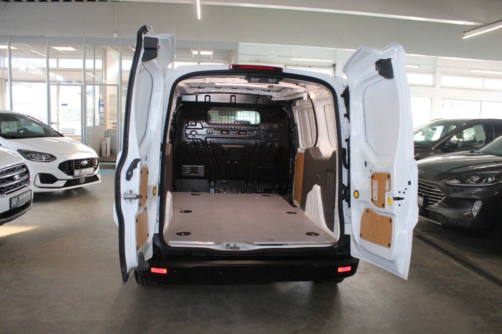 Fahrzeugabbildung Ford Transit Connect TREND L2 Lang KLIMA CAM STDHZ 3S