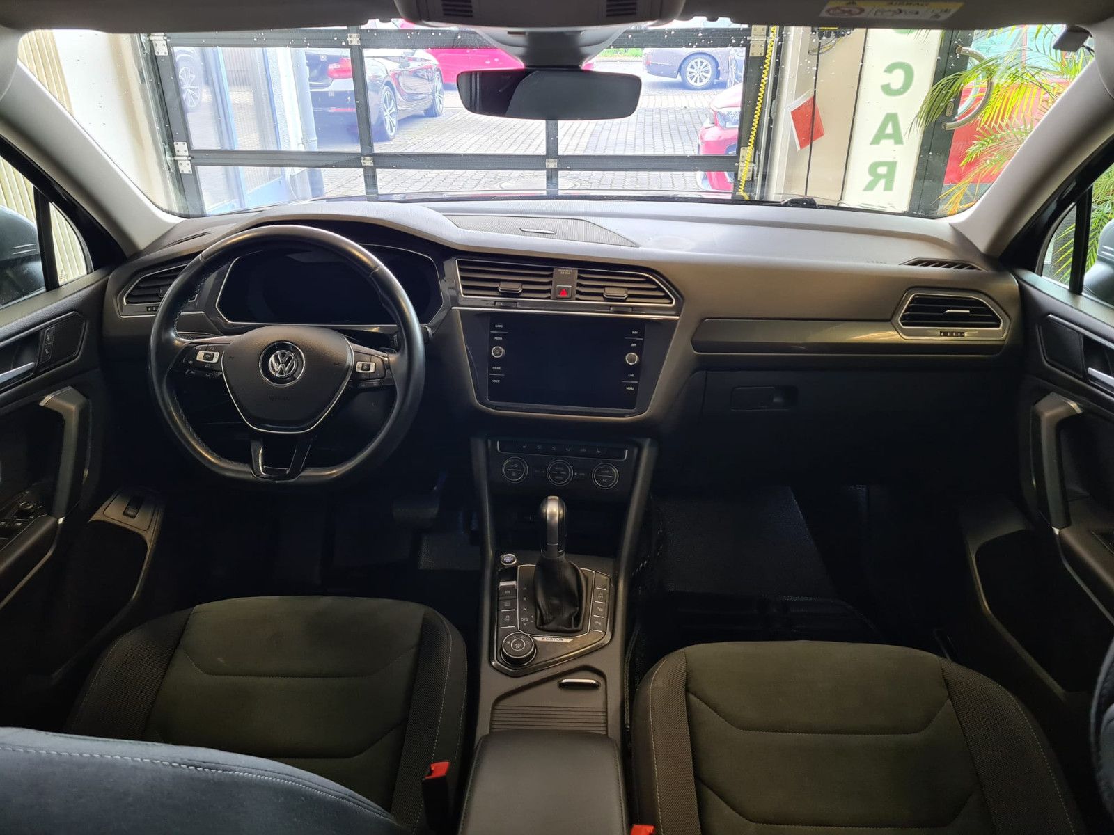 Fahrzeugabbildung Volkswagen Tiguan Allspace Highline 4Motion / LED / NAVI /