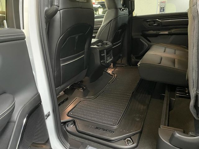 Fahrzeugabbildung Dodge LIMITED NIGHT EDITION-HUD-TAILGATE-SOFORT!!!