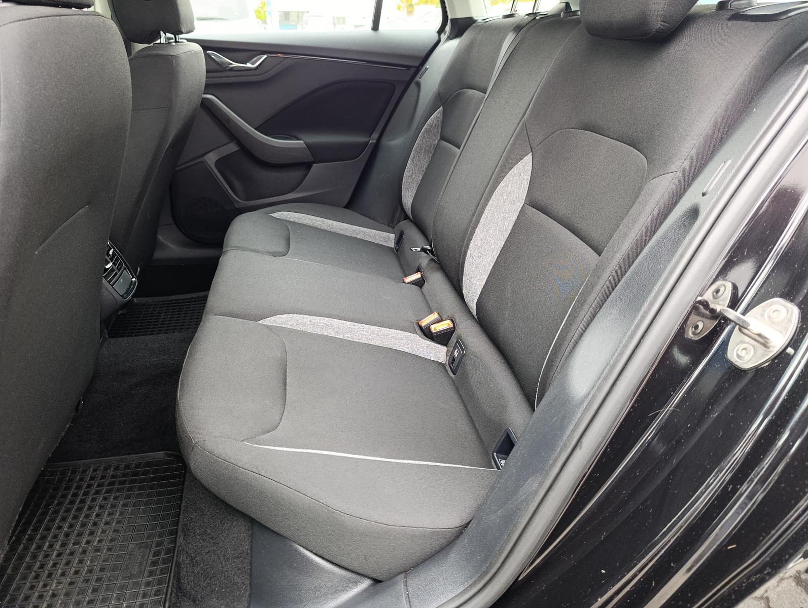 Skoda Scala Active Car Play Tempomat SHZ PDC AHK