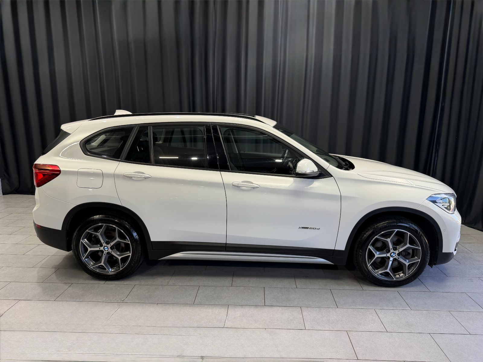 Fahrzeugabbildung BMW X1 xDrive 20 d xLine|AHK|PANO|PDC|NAVI|AUTOMATIK