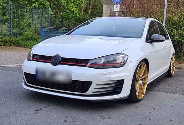 Volkswagen Verkauft wird ein Golf 7 GTI