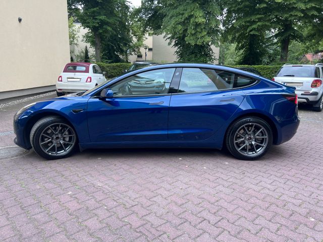 TESLA Model 3 Hinterradantrieb RWD Garagenwagen