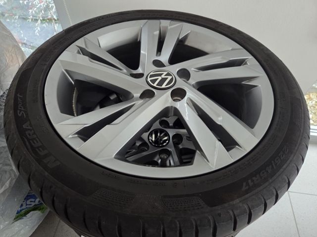 Golf VIII Variant R-Line 1.5 TSI DSG LED+ NAV AP