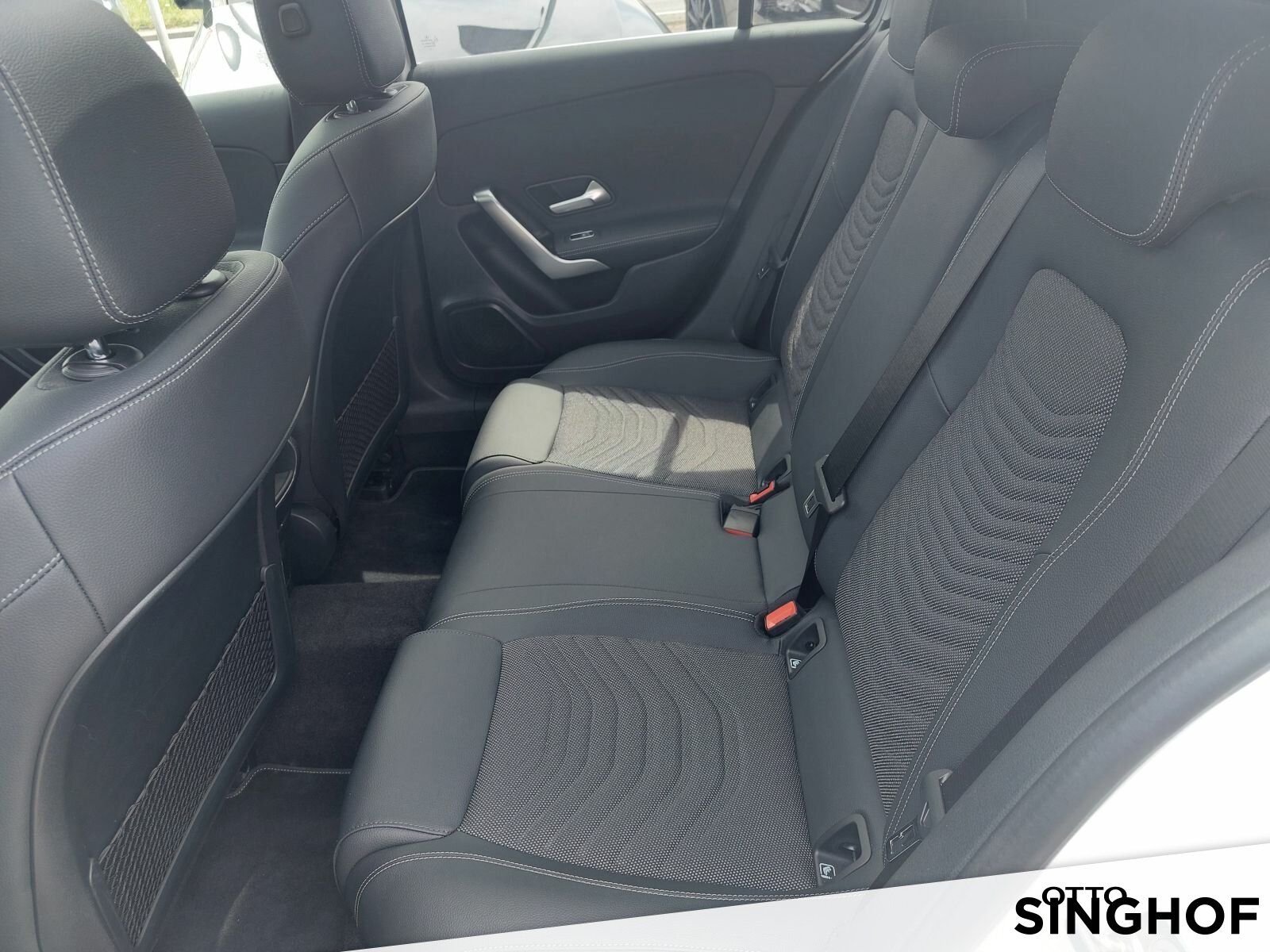 Fahrzeugabbildung Mercedes-Benz A 200 Progressive +Pano+Rü Kam+LED+MBUX+PDC+SHZ+