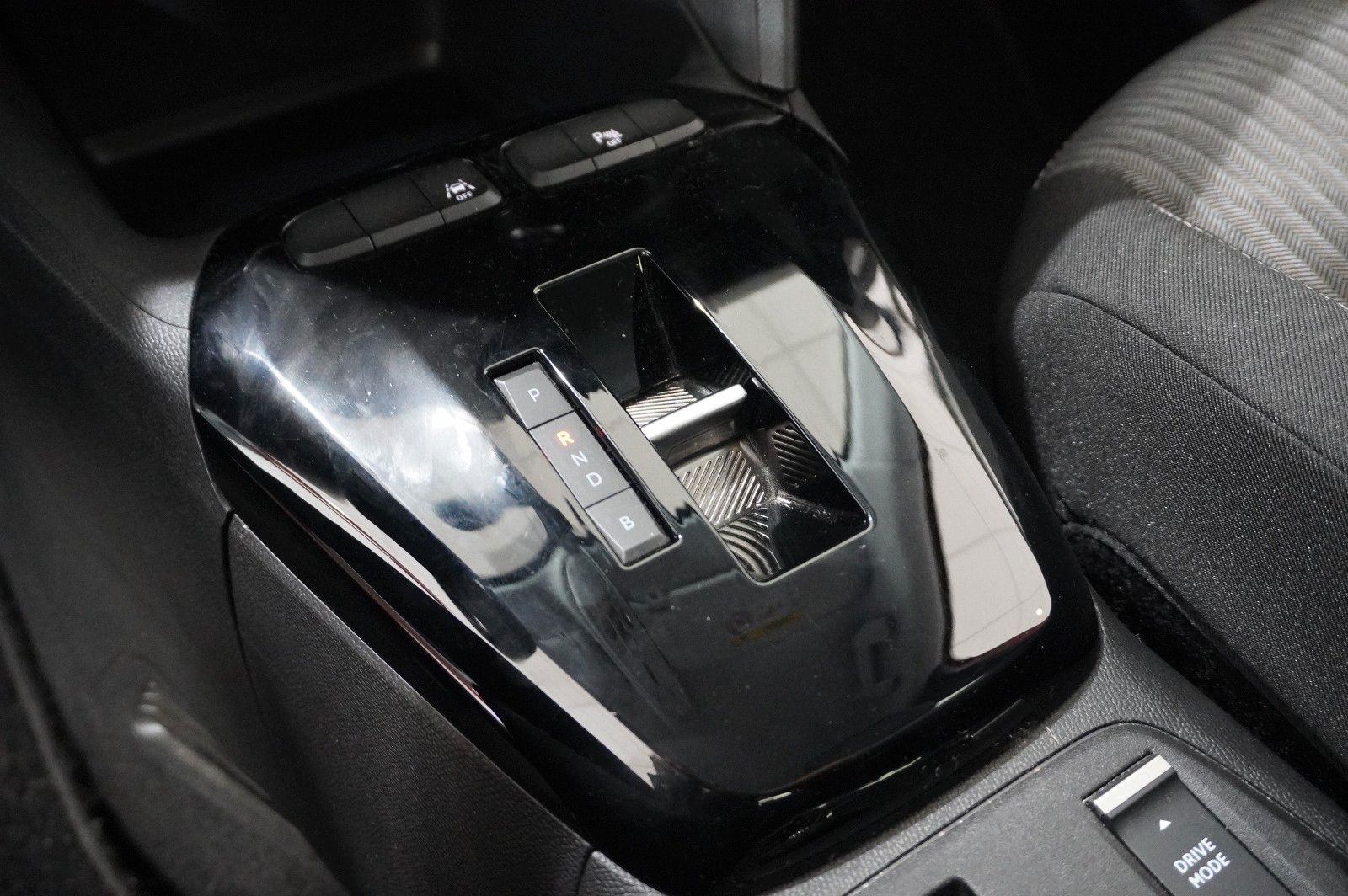 Fahrzeugabbildung Opel Corsa-e F EDITION 7KW NAVI/VIRT/TEMP/DAB/WÄRMEP.