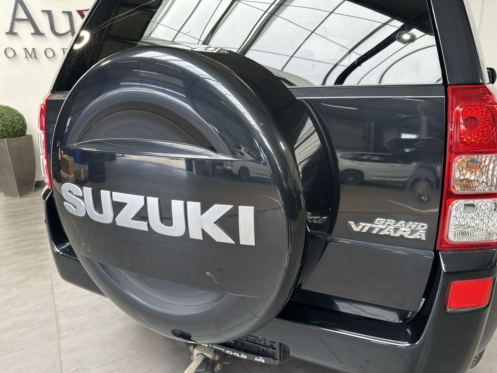 Fahrzeugabbildung Suzuki Grand Vitara 2.4 VVT Club AHK+LEDER+GLASDACH+TEM