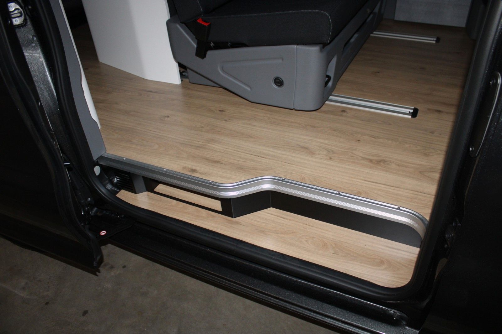 Fahrzeugabbildung Ford NUGGET L1 Titanium MARKISE + Aufstelldach SOFORT