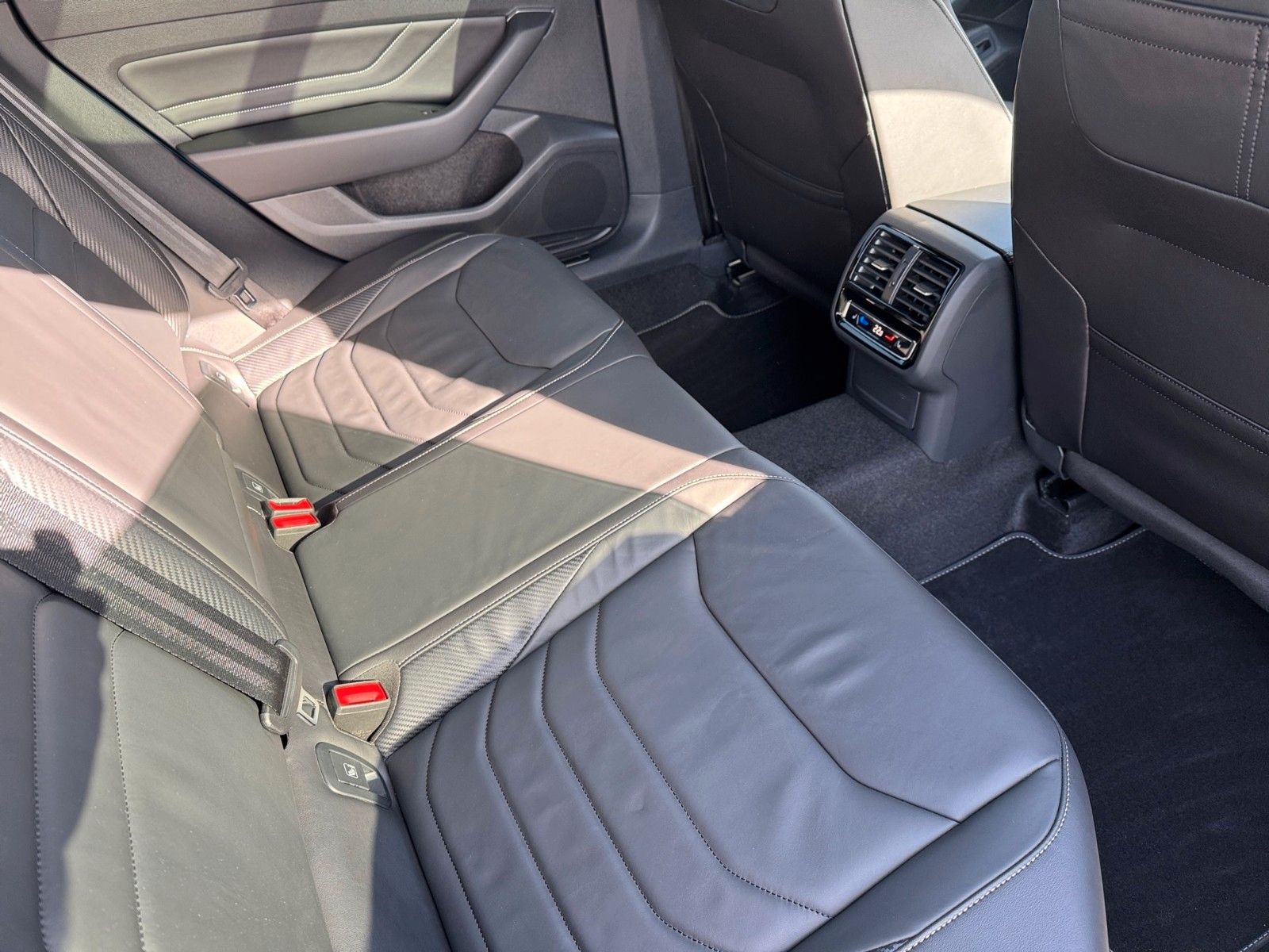 Fahrzeugabbildung Volkswagen Arteon Shooting Brake R-Line 2.0 TSI