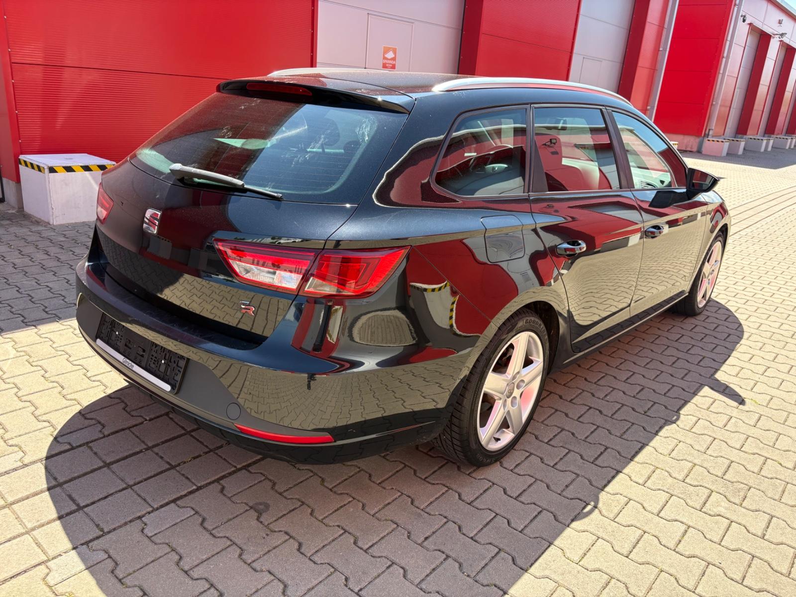 Seat Leon 2014 — interior