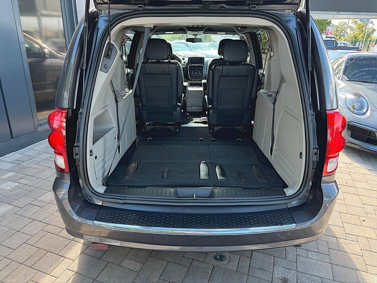 Fahrzeugabbildung Dodge Grand Caravan 3.6 V6 *7 Sitze*Kamera*CarPlay*