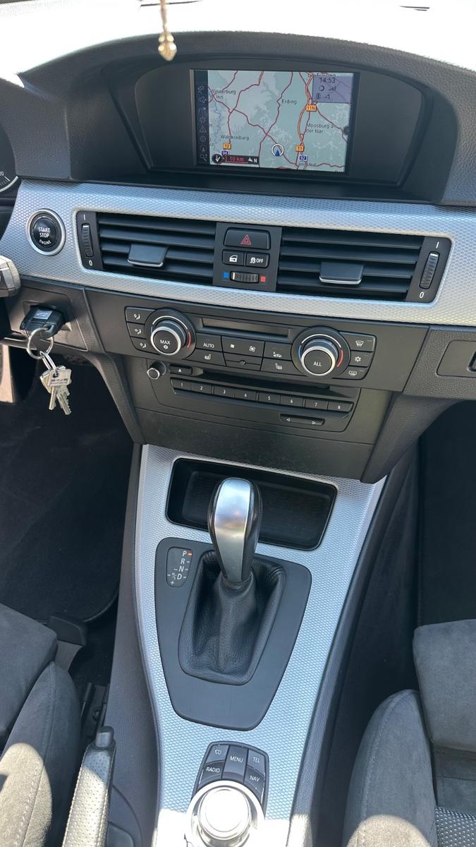 BMW 320 2011 — photo 8