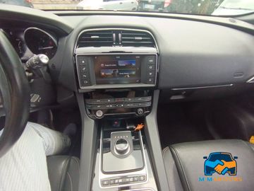 Jaguar F-Pace - 11
