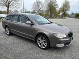 Skoda Superb 2.0 TDI DSG Family Combi - Skoda Superb aus 2011: Kombi