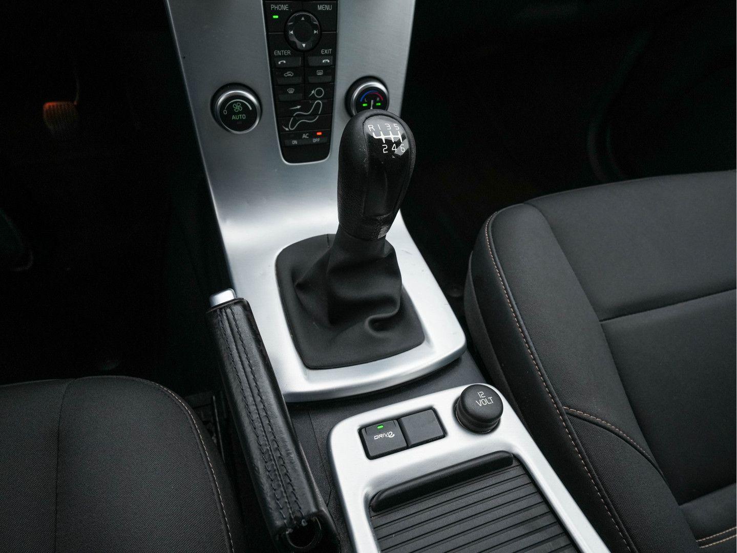Volvo V50 2011 — photo 12