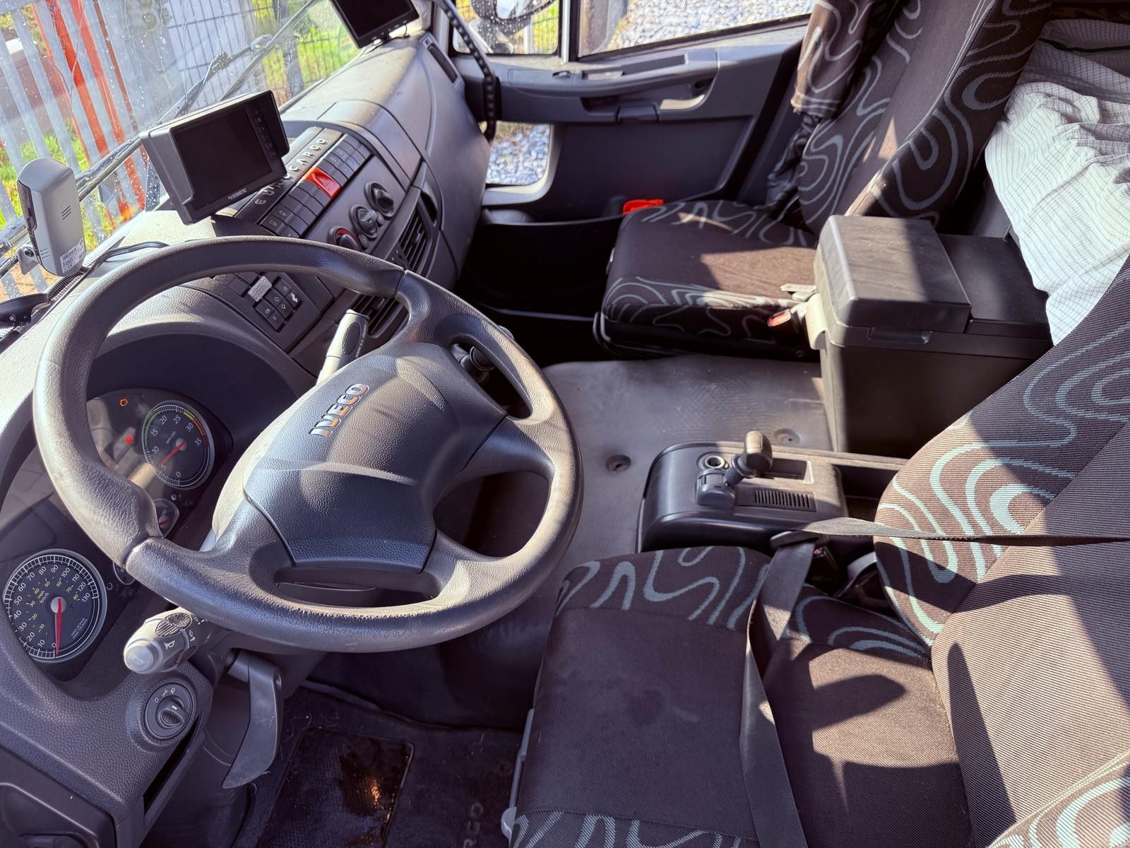 Fahrzeugabbildung Iveco EEV 80E22 EuroCargo Koffer mit Ladebordwand 1T