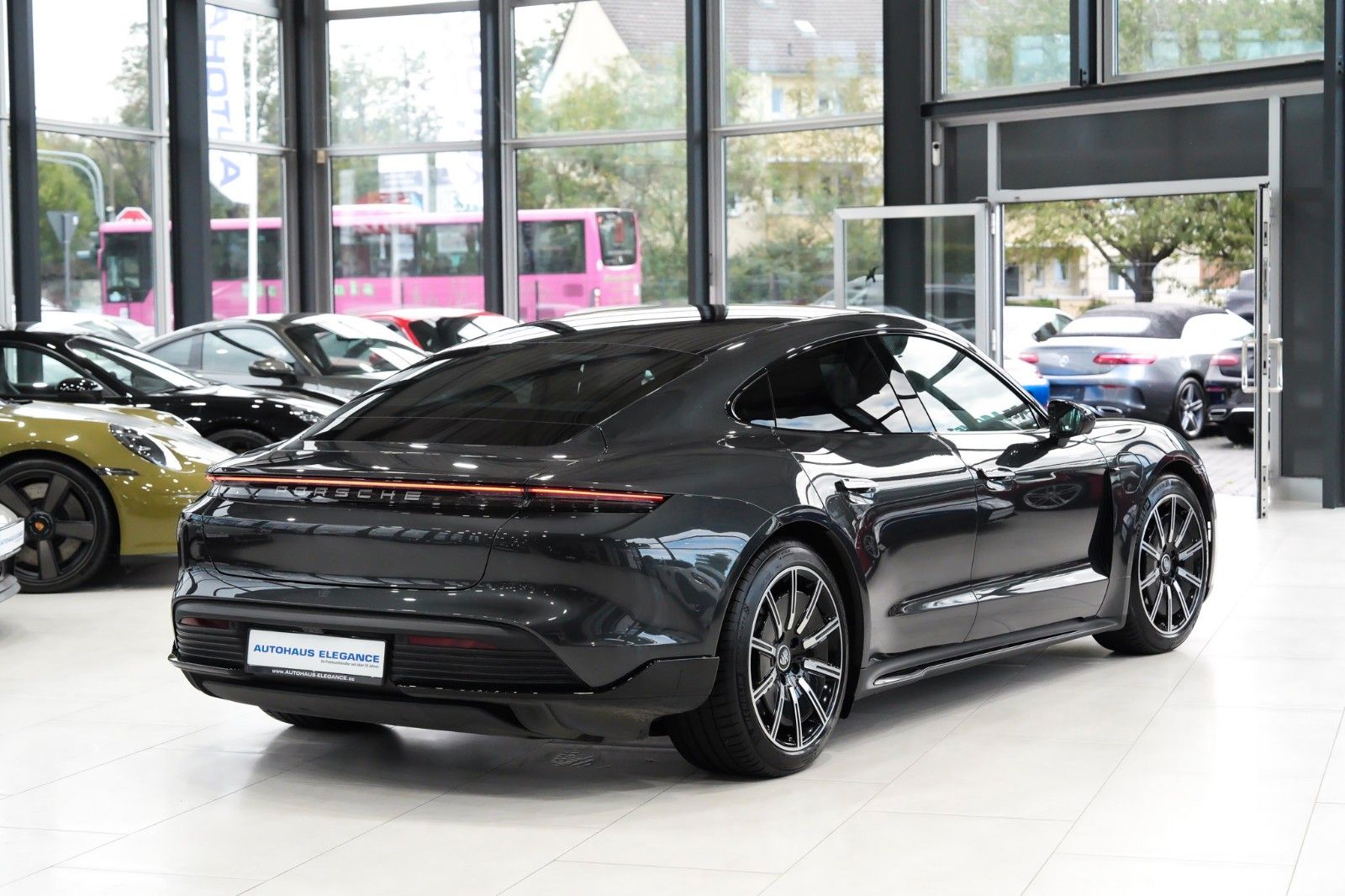 Porsche Taycan 4S*SPORT-DESIGN*PANO*MATRIX*20"LM*1-HAND* imagem 2