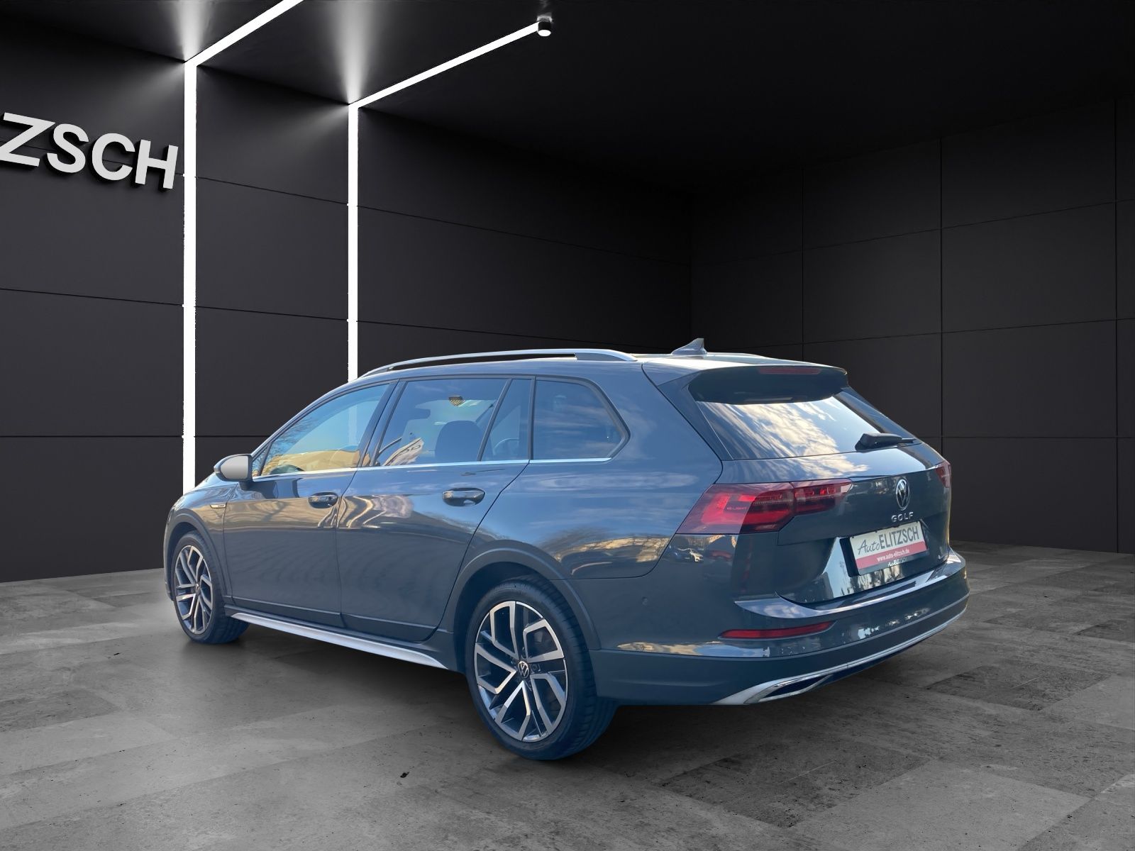 Fahrzeugabbildung Volkswagen Golf VIII Variant Alltrack TDI DSG 4M MATRIX NAV