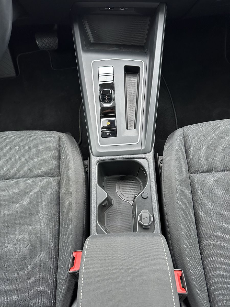 Fahrzeugabbildung Volkswagen Golf Variant 2.0 TDI DSG Life NAV+LED+KAM+17ZOLL