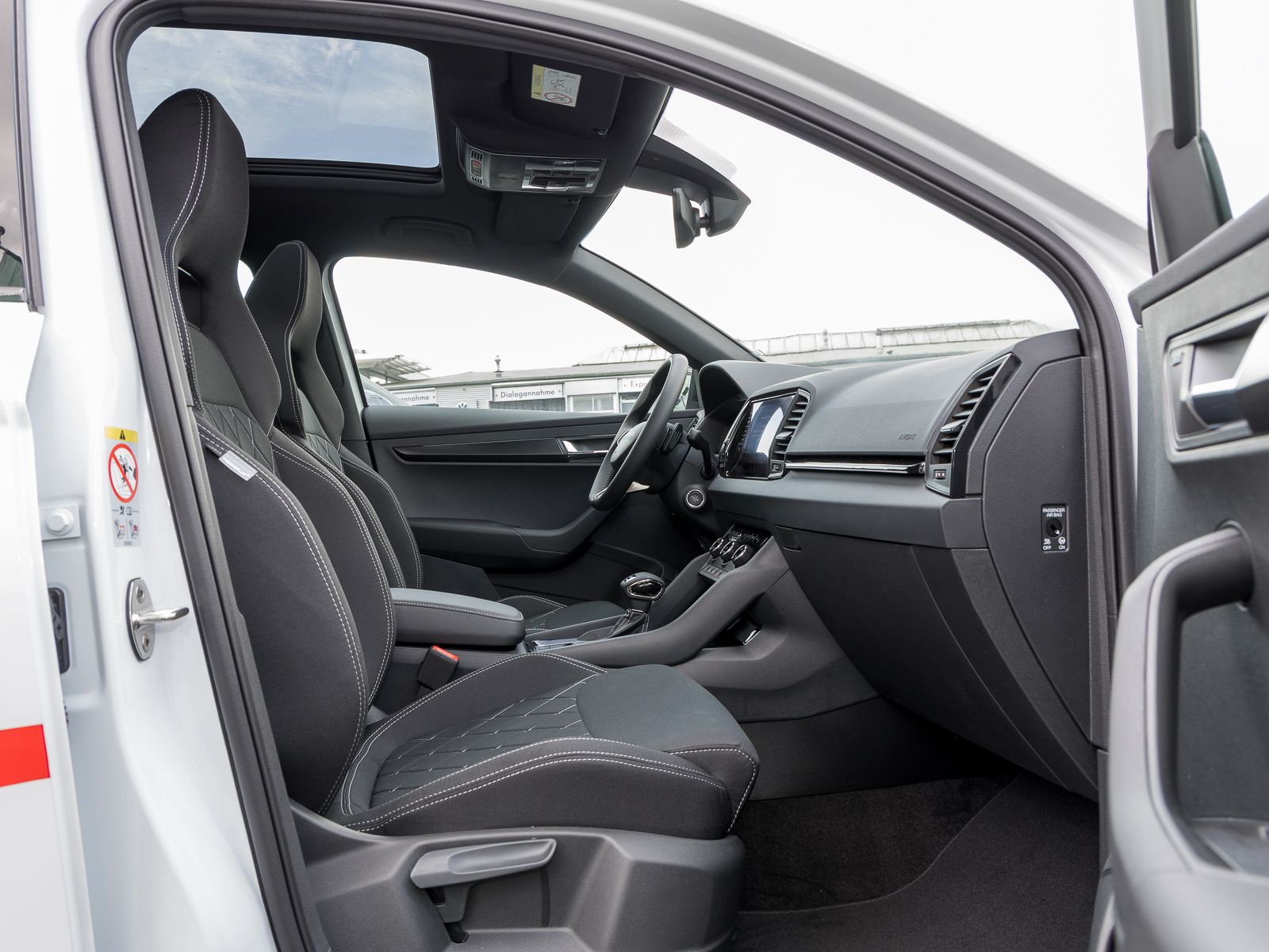 Skoda Karoq 2,0 TDI DSG Sportline PANORAMA STANDHZG AH imagem 3