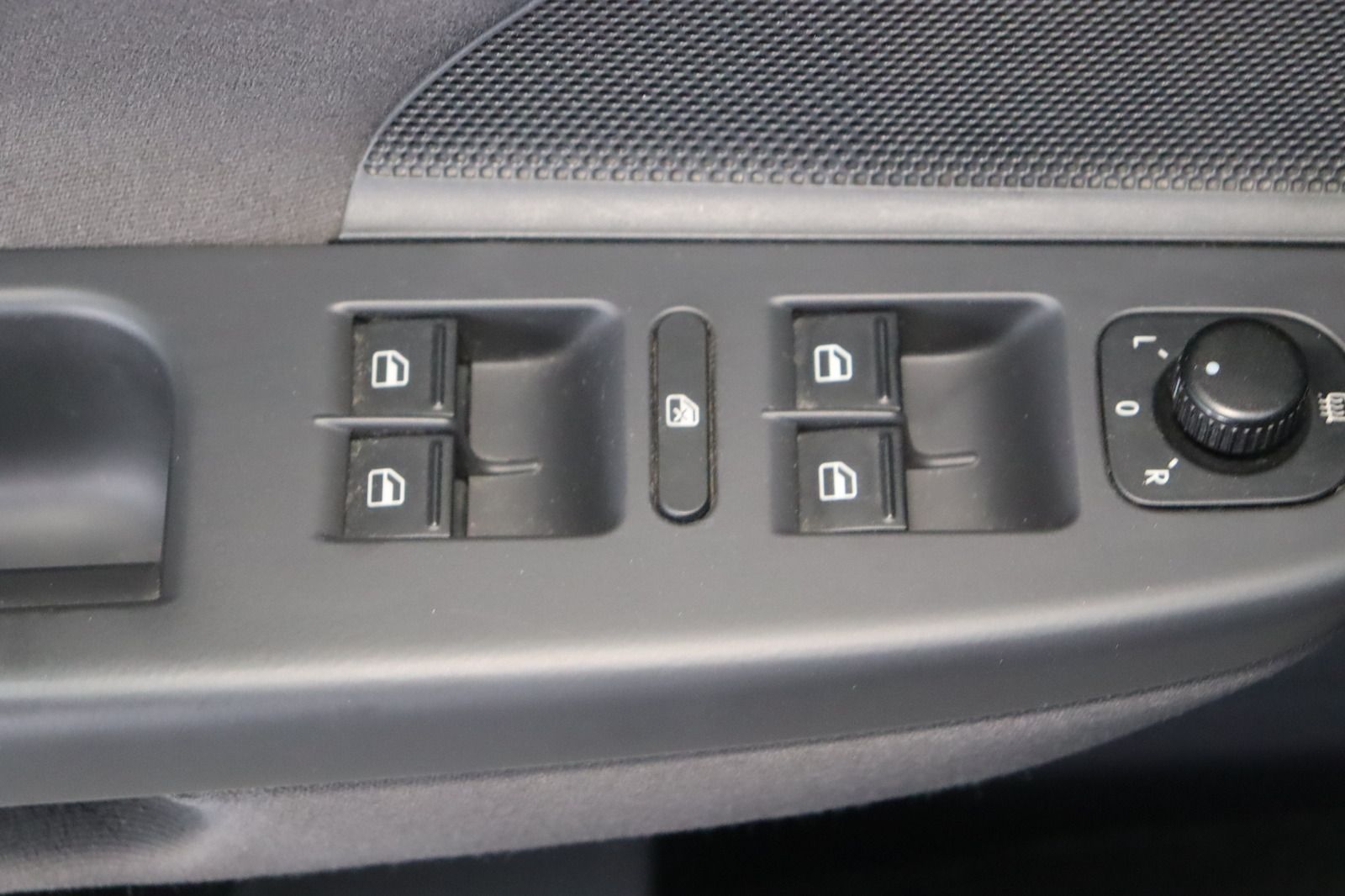 Fahrzeugabbildung Volkswagen Golf V 2.0 TDI DPF Sportline * AAC * Sitzhzg *